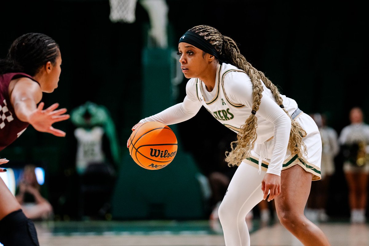 UAB_WBBALL's tweet photo. Did You Know: Denim DeShields is leading the @American_Conf and ranks 15th nationally in assists per game (6.3). 

#WinAsOne https://t.co/xhKgMMxAaU