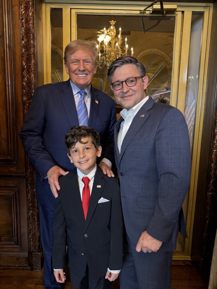 bennyjohnson's tweet photo. 🚨Speaker Mike Johnson met with President Trump at Mar-a-Lago after releasing entirety of J6th tapes

All smiles. https://t.co/4US9y0fq9P