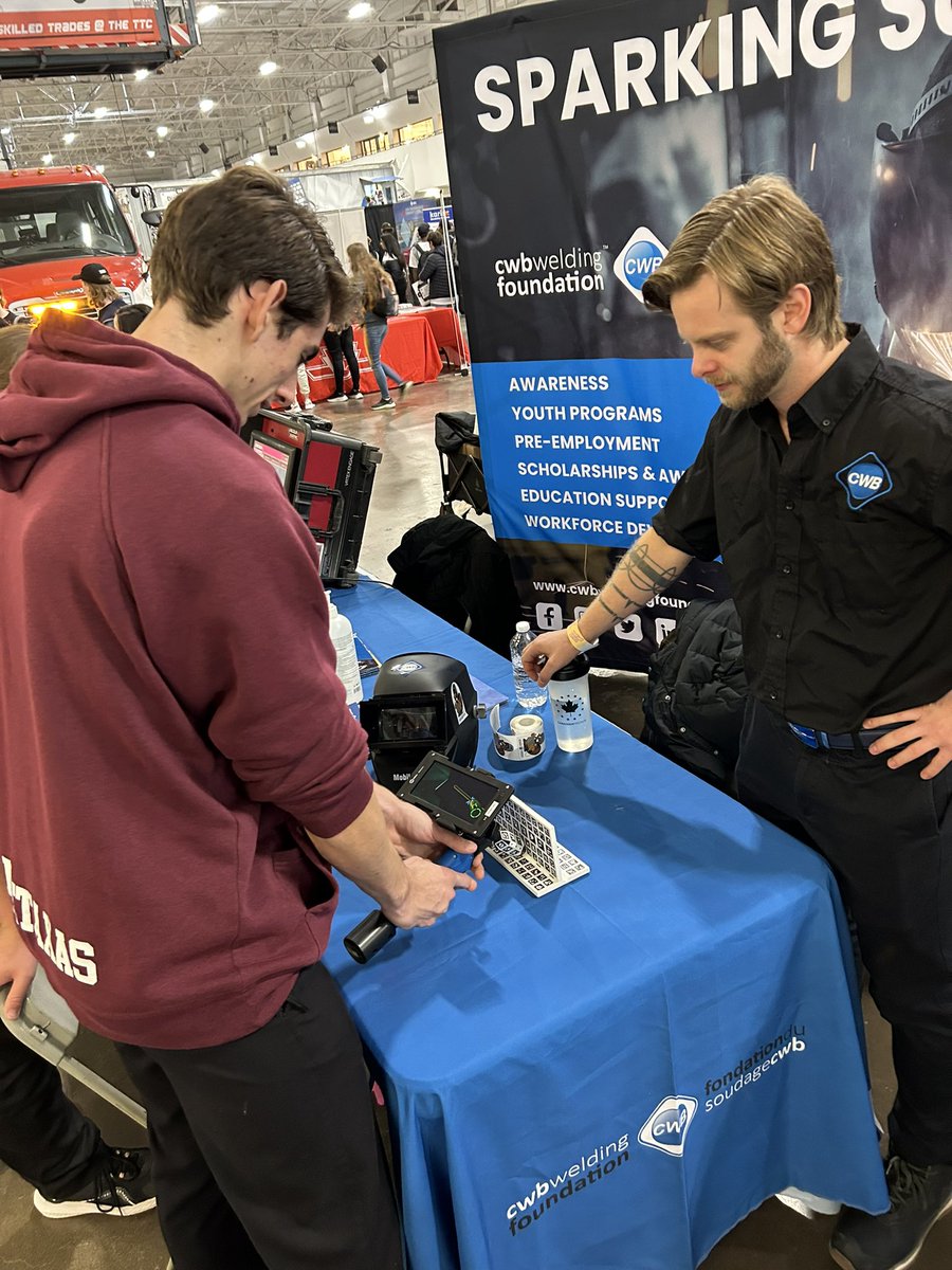 Les élèves de la MHS construction ont pleinement profité de la foire des métiers spécialisés. Ils ont reçu beaucoup d’info et ont participé à des activités pratiques. #prochainniveau <a href="/cscmonavenir/">Csc MonAvenir</a> <a href="/esc_stefamille/">École secondaire catholique Sainte-Famille</a> <a href="/LeRog_75/">Roger Lebel 🌻</a> <a href="/enselme_ken/">enselme ken</a>