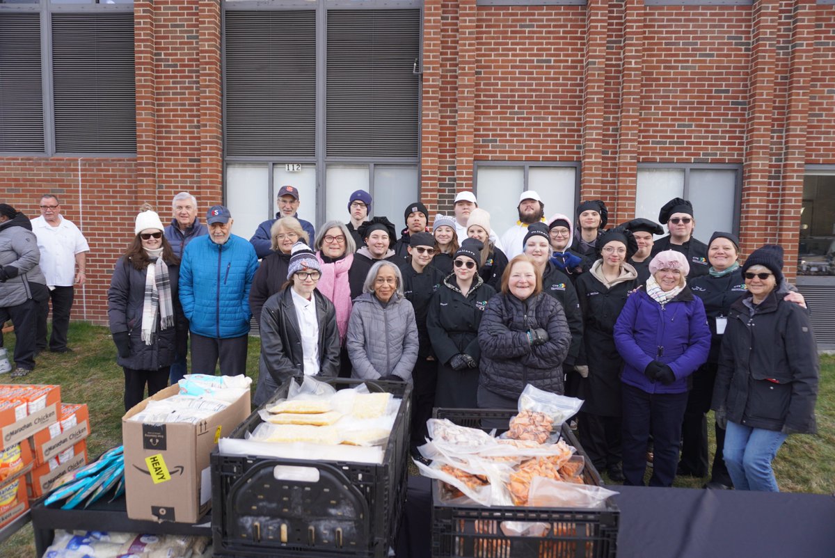 WSWHEBOCES's tweet photo. Operation Turkey 2023 - Basket of Thanks. #Culinary Arts & Hospitality students and the Saratoga Wilton #Kiwanis Club prepared 130 holiday food baskets for local families in need in what they call “Operation Turkey.” #OperationTurkey
https://t.co/3G8Lq4iGqi https://t.co/N1tt68qdKj