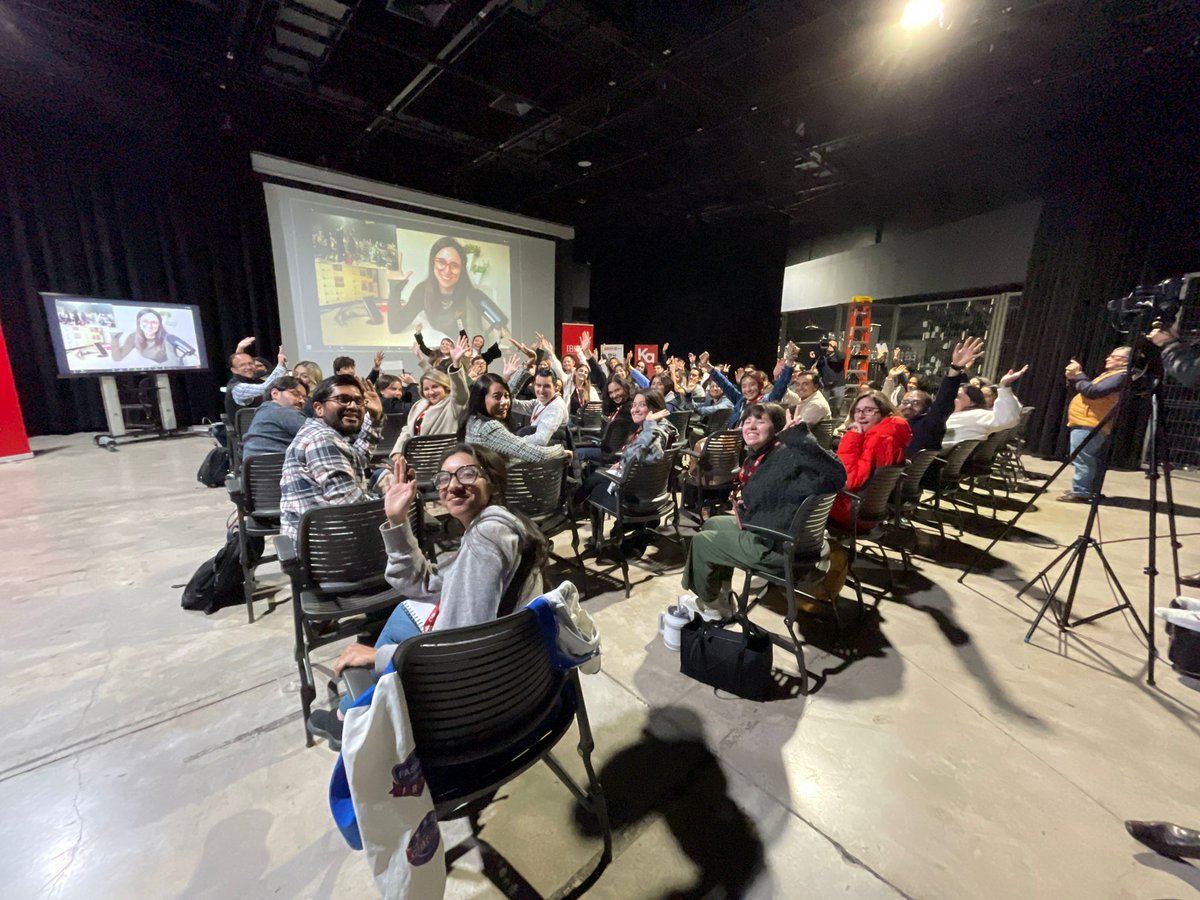 Se fue otro #bootcamp de #CNNAcademy, un espacio de aprendizaje para colegas de América Latina y España.

Gracias <a href="/FranchoBaron/">Francho Barón</a> por unirnos a la distancia y dejarnos compartir las últimas tendencias del mundo digital. 

Aquí, junto a alumnos de <a href="/IBERO_mx/">IBERO CDMX</a> 🎓.