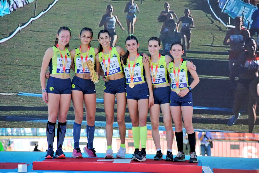 vicendurance_es's tweet photo. Fin de semana muy disfrutón en Valonsadero.

Las Sub16 campeonas de España.

Rocky subcampeón de España absoluto con Bikila. 

Las Sub18 7° de España. 

Muy contento con el trabajo del grupo en el principal objetivo que teníamos desde la vuelta de verano. https://t.co/U5Icg4O3Cd