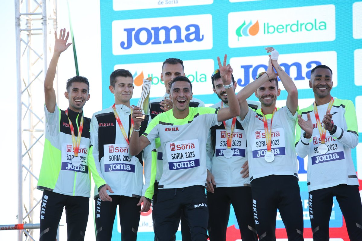 vicendurance_es's tweet photo. Fin de semana muy disfrutón en Valonsadero.

Las Sub16 campeonas de España.

Rocky subcampeón de España absoluto con Bikila. 

Las Sub18 7° de España. 

Muy contento con el trabajo del grupo en el principal objetivo que teníamos desde la vuelta de verano. https://t.co/U5Icg4O3Cd