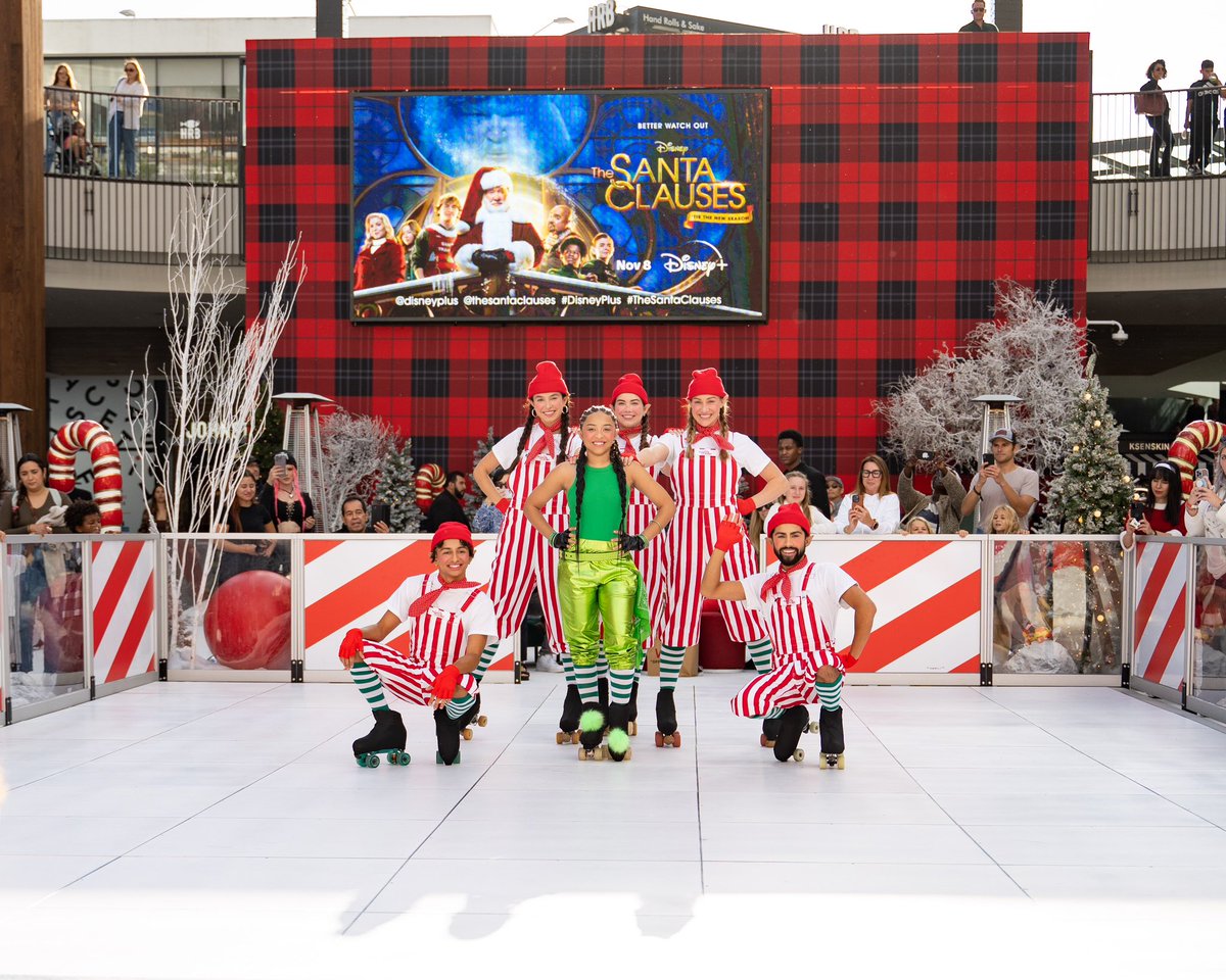 WeAre3CS's tweet photo. We brought the North Pole to @WestfieldCC with @DisneyPlus. Fans got to discover all sorts of Christmas fun at The North Pole’s rockin’ roller disco complete with epic elf performances, a life sized snow globe, exclusive merch, photo ops, &amp; more!🎁In partnership w/ @CampfireNYC! https://t.co/Hzud4VRCgo