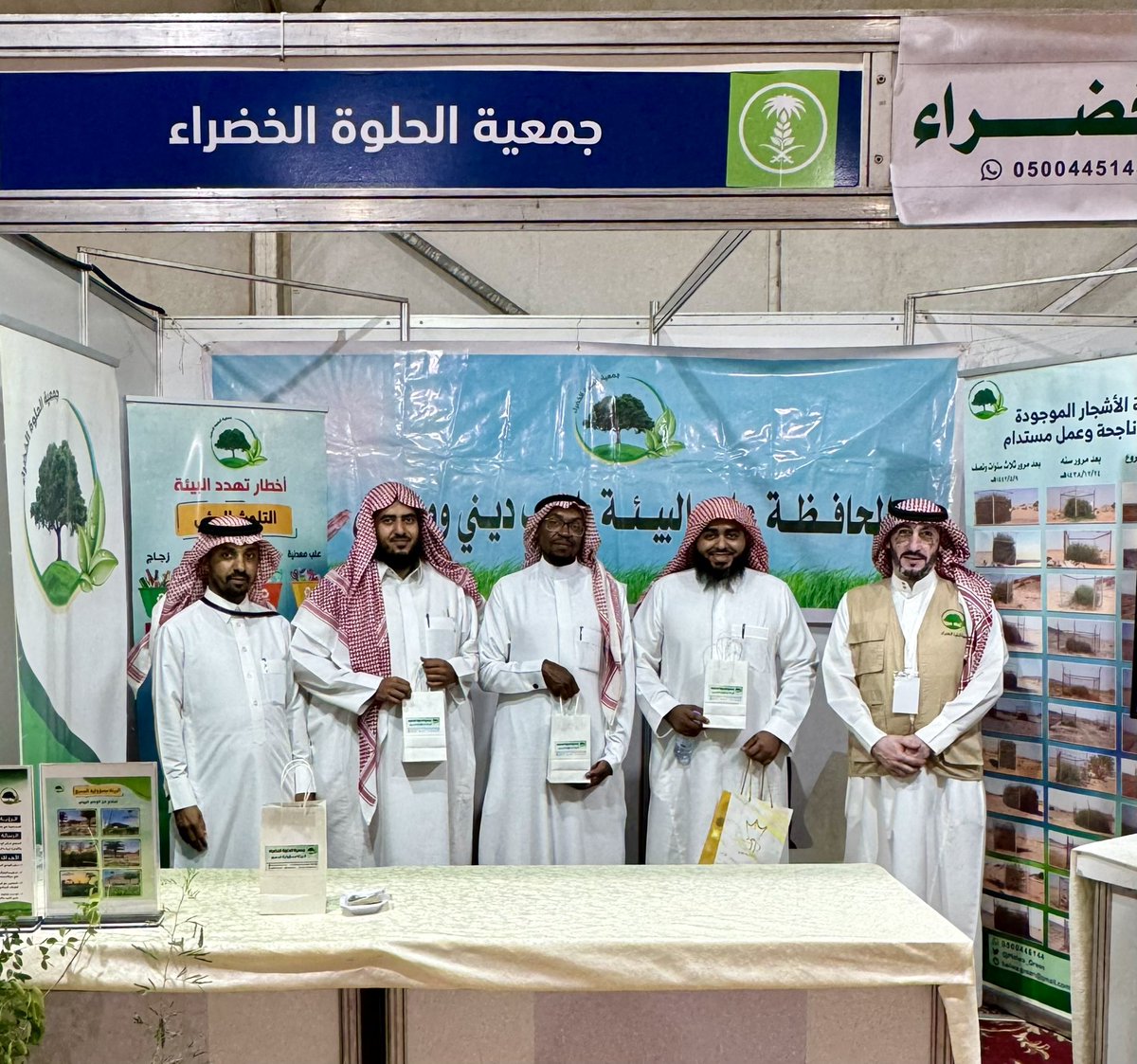 Helwa_Green's tweet photo. مشاركة 
#جمعية_الحلوة_الخضراء 
#مهرجان_العسل_والتمور_الثاني بـ #محافظة_حوطة_بني_تميم
#السعودية_الخضراء 
#الاستدامة_البيئية
 #بيئتنا_مسؤوليتنا
#الوعي_البيئي https://t.co/JXFaFqqhqH