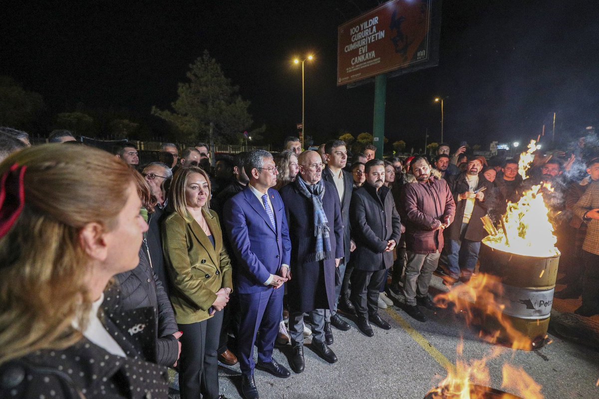 Genel Başkanımız Özgür Özel, CHP Ankara İl Başkanlığı'nca Ahlatlıbel Atatürk Parkı’nda düzenlenen Adalet Nöbeti'ne katıldı.