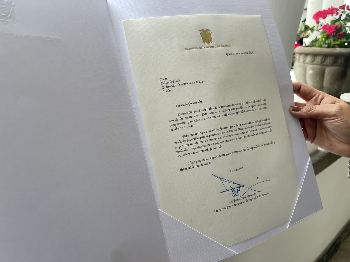 <a href="/EduardoPunin/">Eduardo Punín Burneo</a> <a href="/LassoGuillermo/">Guillermo Lasso</a> <a href="/JPCatamayo/">Jefatura Política Catamayo</a> <a href="/JPMacara/">Jefatura Política de Macará</a> <a href="/JefatuEspindola/">Jefatura Política Espíndola</a> <a href="/JefaturaPuyang1/">Jefatura Politica Puyango</a> <a href="/LassoGuillermo/">Guillermo Lasso</a>, presidente, comparte con su equipo de trabajo en territorio un acto simbólico donde agradece a sus representantes por su gestión durante su periodo de gobierno. Además, <a href="/EduardoPunin/">Eduardo Punín Burneo</a>, gobernador, recibe acuerdo de reconocimiento por su gestión realizada en #Loja