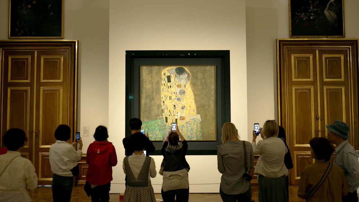 Exhibition On Screen: Klimt and The Kiss: A powerful, gripping and passionate new film about one of the most recognized and reproduced paintings in the world: The Kiss.

🎟️: hotdocs.ca/whats-on/films…