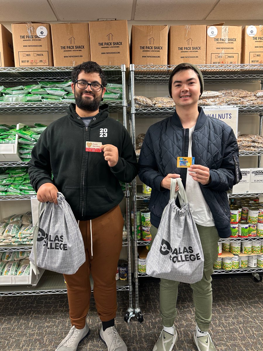 dallascollegetx's tweet photo. So many reasons to be thankful this year! We’re thrilled to report that 350 Dallas College students are taking home a #SharingDay meal basket filled with enough Thanksgiving favorites to feed a family of 4-5. This is all thanks to our Student Care Network team and the @NTFB. https://t.co/5iu84f3yl0