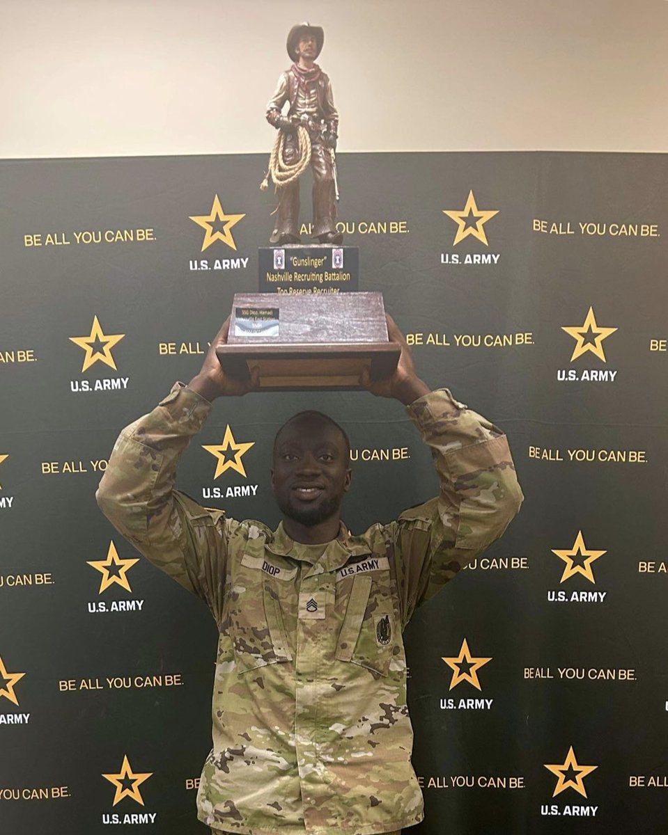 SSG Hamadi Diop was awarded the Gunslinger award for crushing the mission!

Great job and Well-Done!

#WinningMatters

#relentlessforwardprogress

@KirstenSusanne1 @shademunday @USAREC_CG