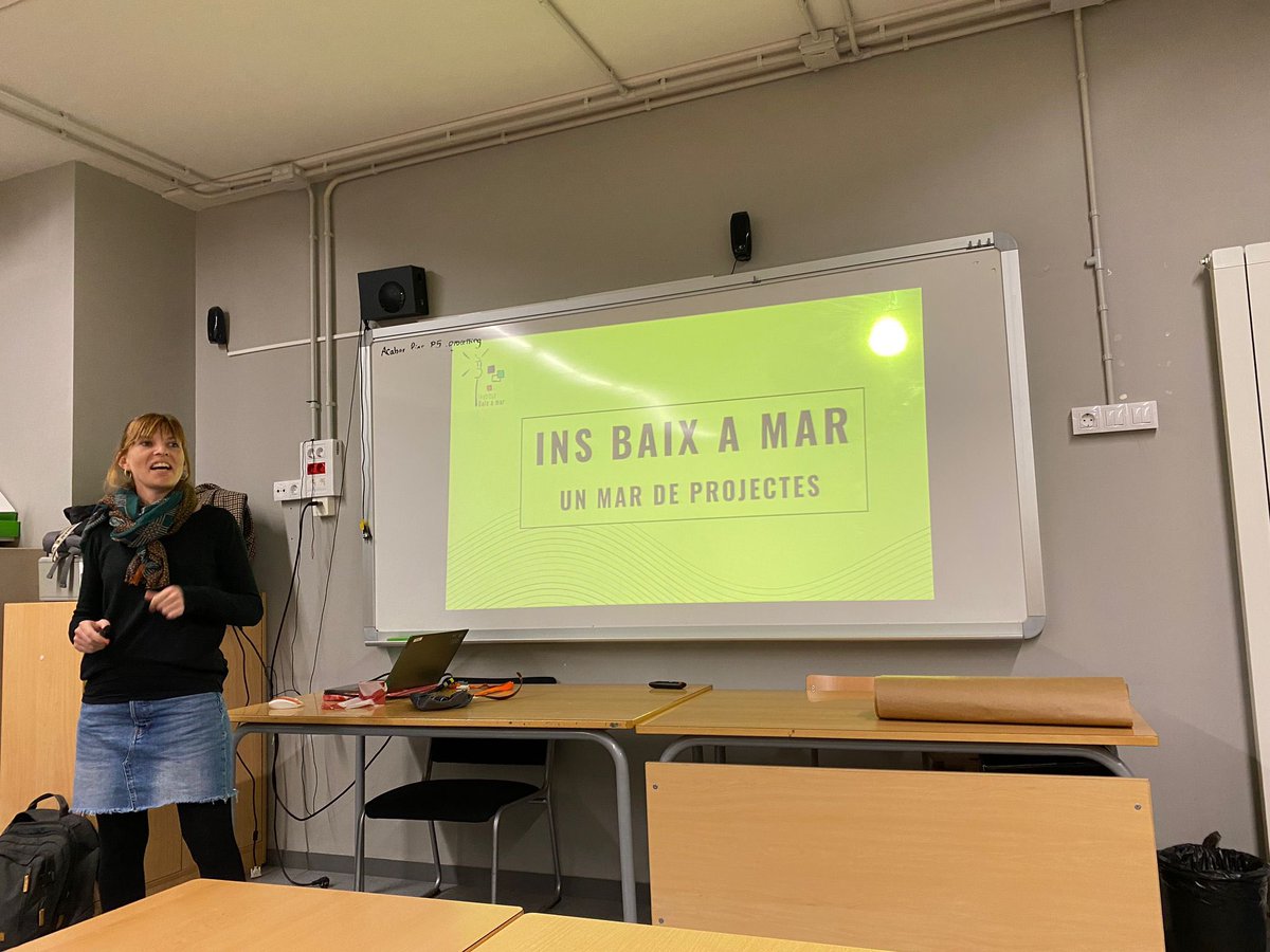 csecnarf76's tweet image. Avui a la #ComunitatFaig 27 del #ProjecteFaig de @cesirecat hem problematitzat, hem col.laborat, hem compartit, hem inspirat, hem pensat, hem desobeït algunes regles, hem buscat solucions, hem provat i ens hem equivocat… es pot ser més #maker?