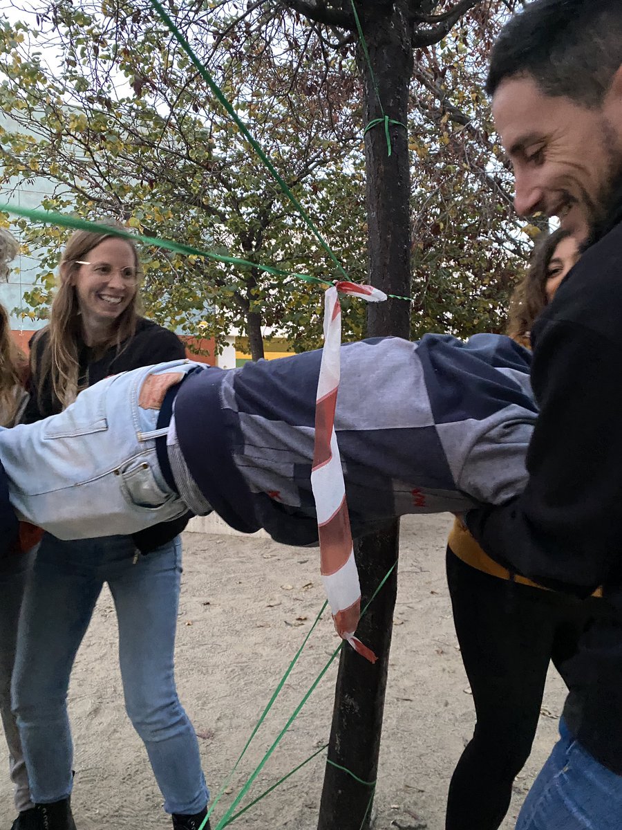 csecnarf76's tweet image. Avui a la #ComunitatFaig 27 del #ProjecteFaig de @cesirecat hem problematitzat, hem col.laborat, hem compartit, hem inspirat, hem pensat, hem desobeït algunes regles, hem buscat solucions, hem provat i ens hem equivocat… es pot ser més #maker?