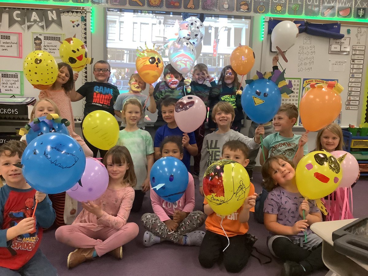 MorrisGTE's tweet photo. Balloons Over Broadway creations https://t.co/qvguBAS3vO