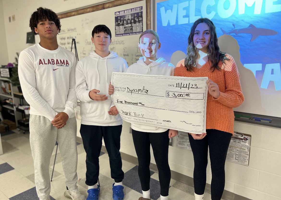 Ash Hartman tweet media