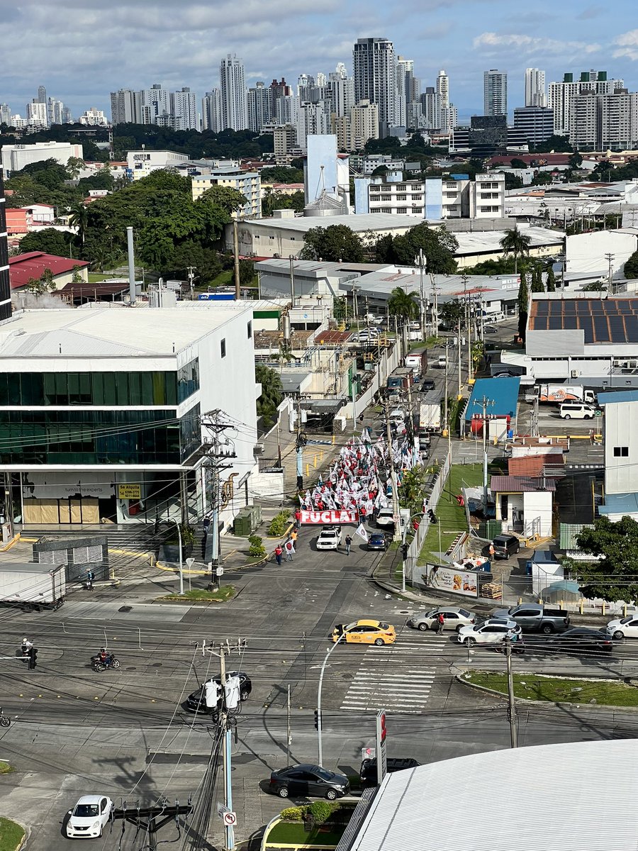 Jeb_A's tweet photo. A esta hora cerca del Dorado #panama #protestas #Minería #trafico https://t.co/Ghw0XQGAA7