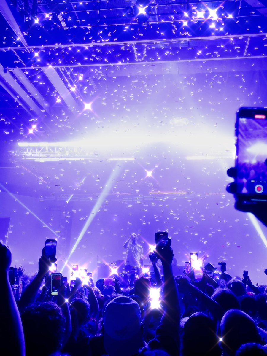 vrotherenz's tweet photo. Complexcon 2023 @KiDCuDi 🛸

#ComplexCon https://t.co/8eUpa16m03