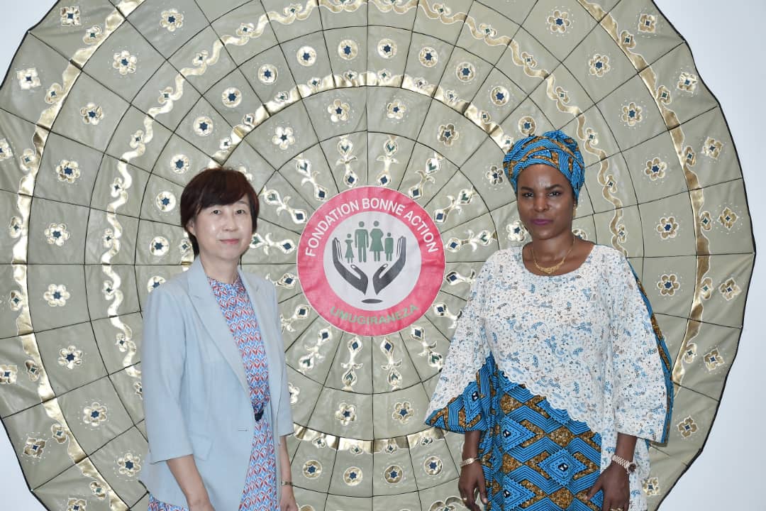 ZenplanetMag's tweet photo. En cette date du 21 Novembre 2023,
la Première Dame du Burundi, SE #Angeline_Ndayishimiye a reçu en audience #Zhao_Jiangping, l'ambassadeur extraordinaire et plénipotentiaire de la République de Chine au Burundi. https://t.co/0AqIIGlBHJ