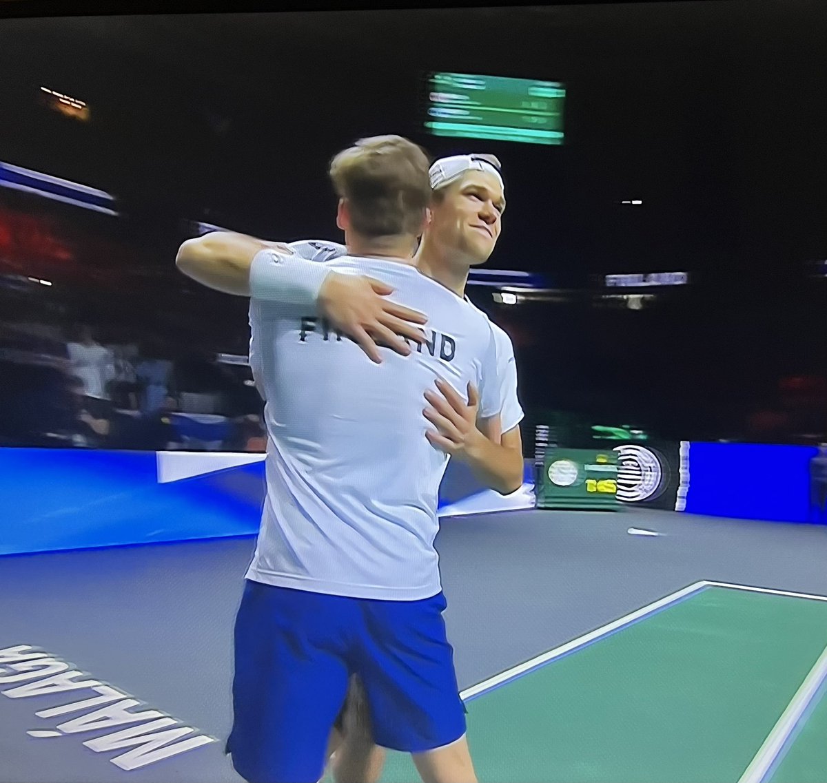 Uskomatonta Suomi🔥🔥🔥 Hallitseva #DavisCup maailmanmestari Kanada kaatuu ja Suomi jatkaa sensaatiomaisesti välieriin💪🔥 #tennis
