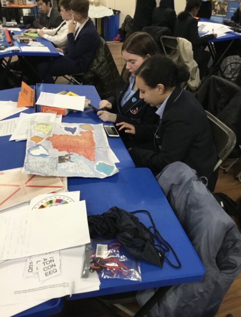 sellyparkgirls's tweet photo. Selly Park welcomed over 100 guests today as we discovered how languages can help us find a career in espionage and the security services.Four real spies from GCHQ joined us to share their journey from learning languages at school to using languages in the UK intelligence service https://t.co/jiRJmtkJzY