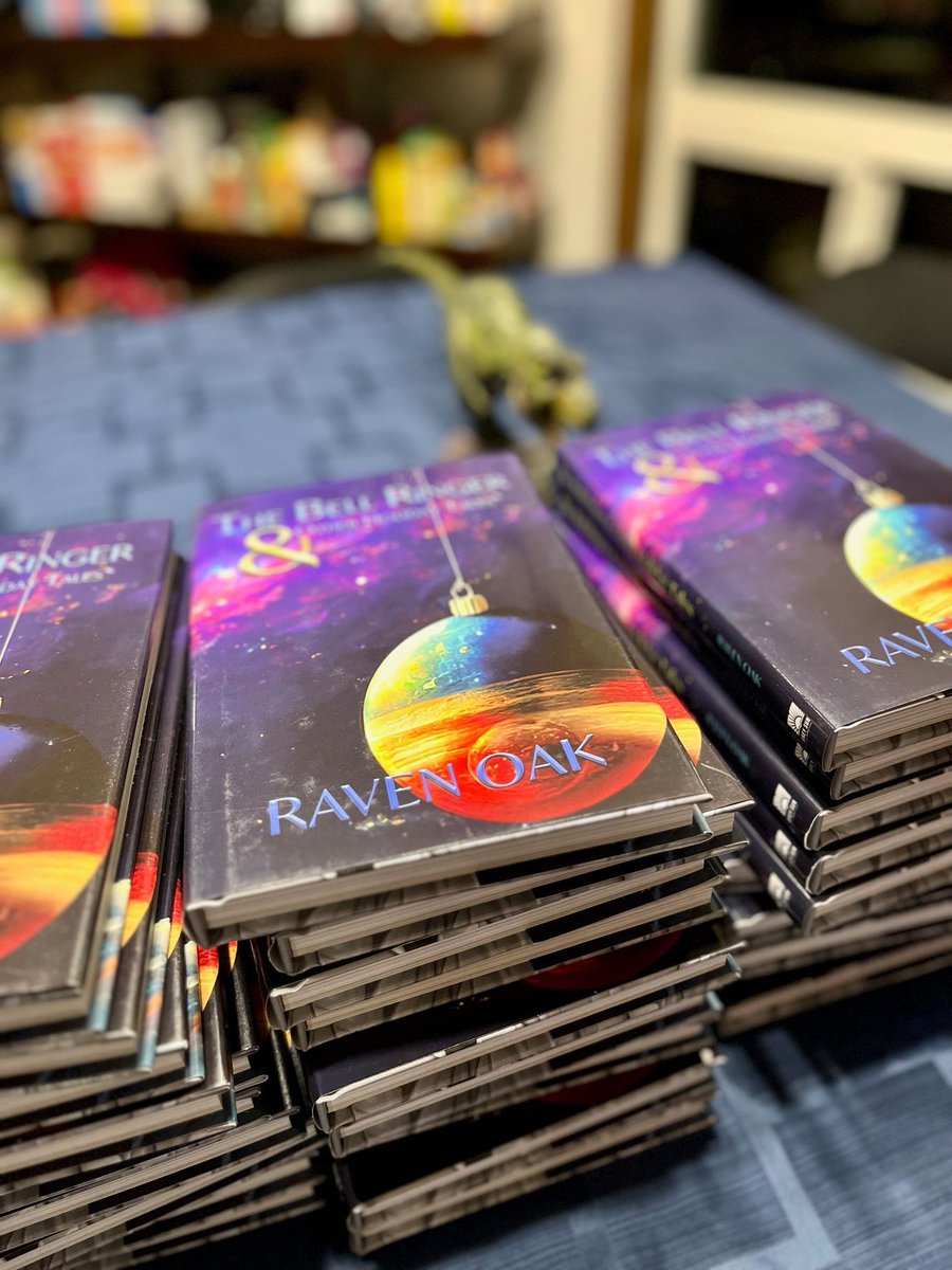 The special edition hardcovers came in so I was autographing them all last night. Took some photos, which you can see here: buff.ly/3G9lVPJ I'm excited to start packing boxes of books, art, and other loot. <3 #Kickstarter #SFF