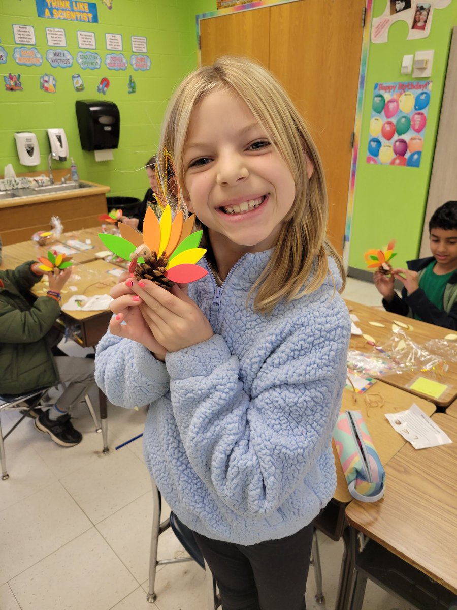 msmaresca's tweet photo. Happy Thanksgiving from our class to you!🧡 https://t.co/lqDgUpAnCk