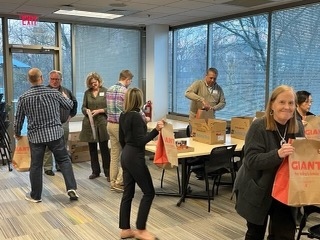 MontcoSAAC's tweet photo. Montco SAAC continues to give thanks this holiday season! Our partners at United Healthcare helped prepare Thanksgiving meal packages to give to our seniors, guaranteeing big smiles and happy stomachs all around. 😊🧡 https://t.co/82sF3fXOjh