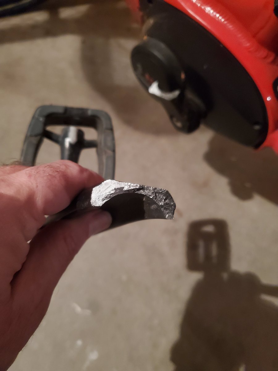 Sowas hab ich auch noch nicht gehabt. Gottseidank ist es beim Aufsteigen passiert, und nochmal Gottseidank nicht weit weg von zuhause.