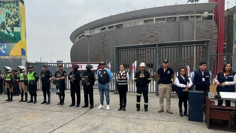 ¡INADMISIBLE! El fútbol debería ser un poderoso vehículo para afianzar valores, no un ámbito para reforzar inaceptables conductas, ejemplo: xenofobia.

Perú es uno de los países más diversos étnicamente, por lo que las medidas van en contravía de su característica riqueza