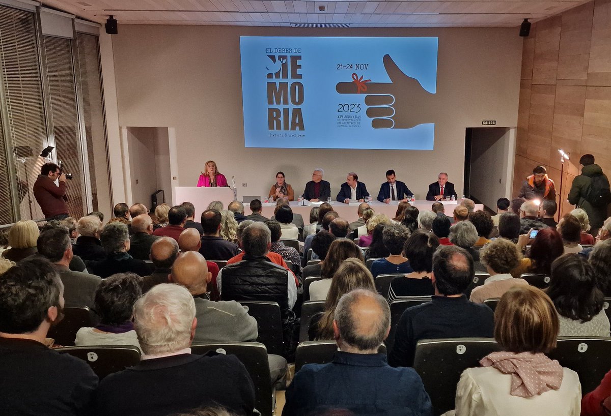 Acabar el día escuchando la ponencia de Baltasar Garzón, con el título: “Memoria archivada. Los archivos como salvaguarda contra la impunidad” es un auténtico lujo. 

Enhorabuena un año más  al  Archivo Histórico Provincial de Guadalajara y a la Asociación de Amigos del Archivo