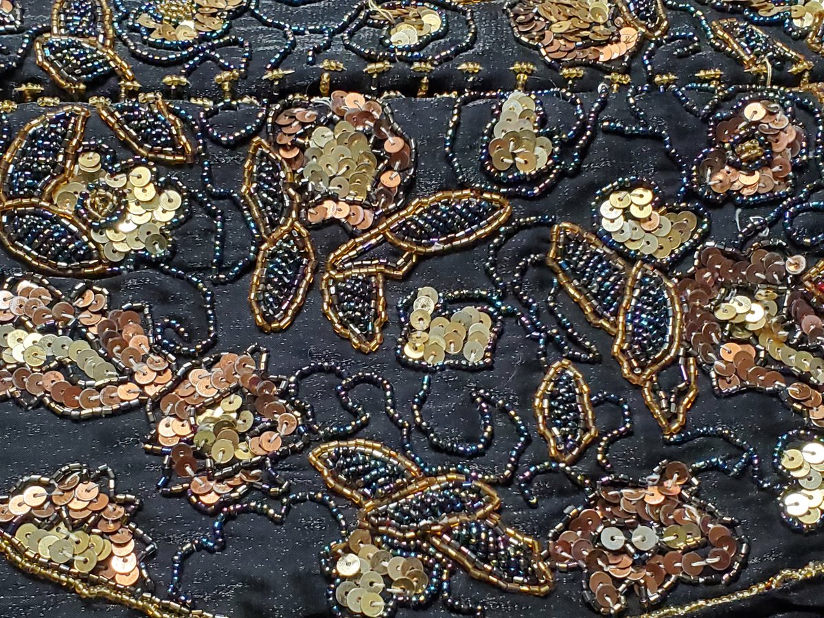 BiljanaRegan's tweet image. Пчела, један од најважнијих мотива наше народне ношње 🐝
#pčele #историјасрба #srpskatradicija #културнонаслеђе #народнаношња #serbianheritage