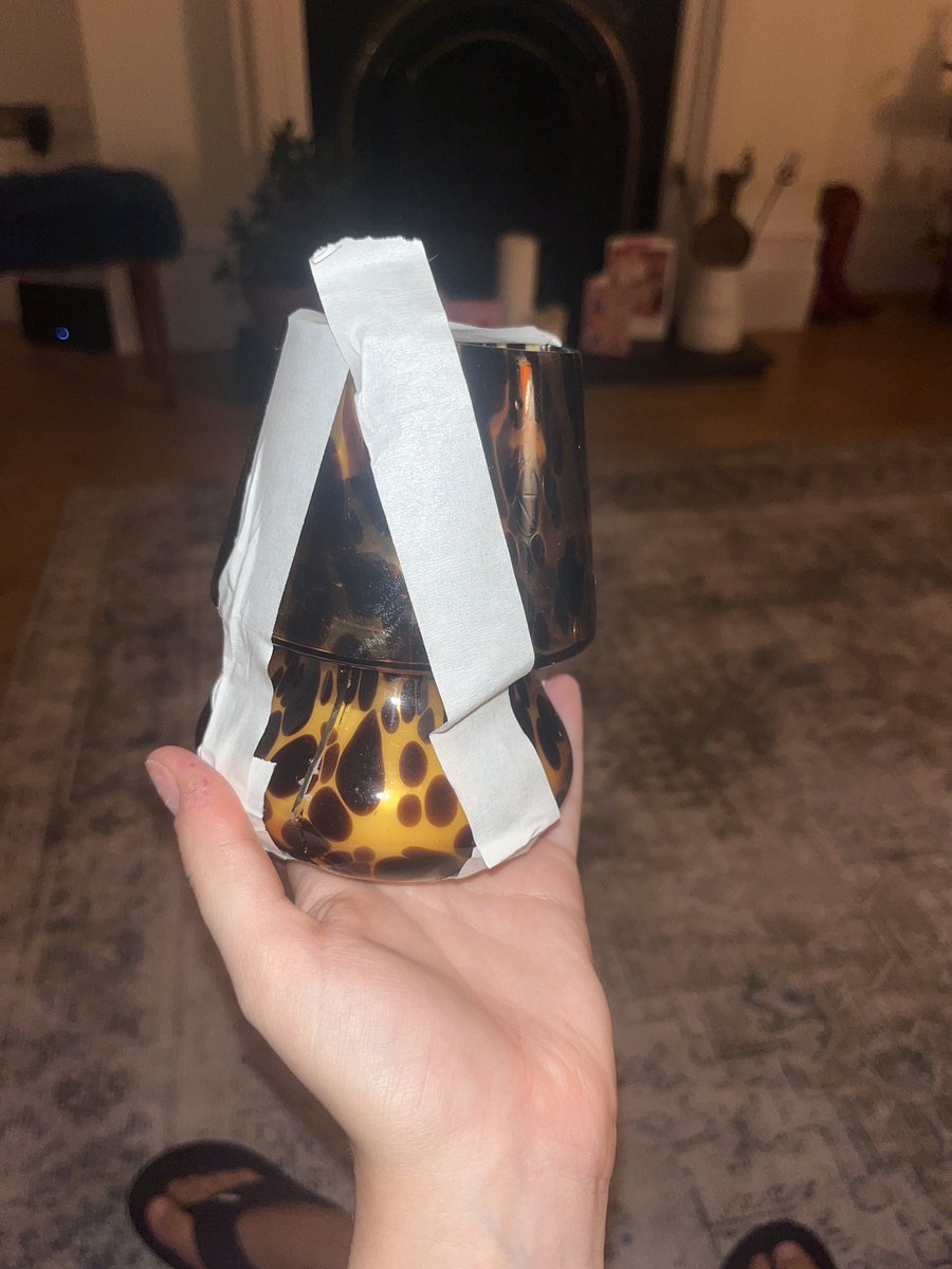 SophieRoseWard's tweet photo. @UOHelpMeEurope Hey, I received a lovely tortoise style candle holder/lamp for my birthday and it was all smashed beneath the packaging and shattered on my bedroom floor. I would really appreciate another one :) https://t.co/mqHKgVPELQ