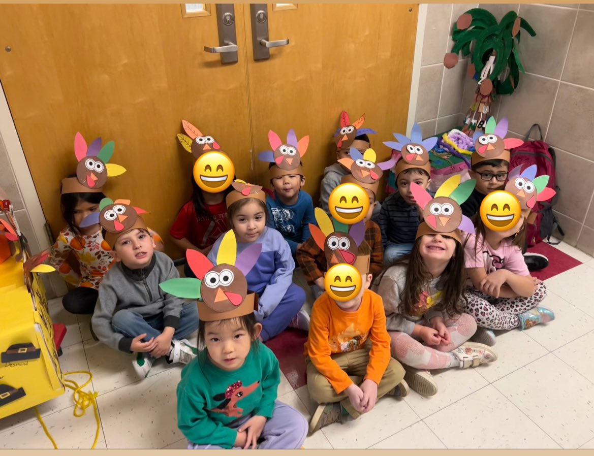 Thanksgiving parade today! Happy thanksgiving to all! <a href="/MineolaUFSD/">Mineola UFSD</a> #mineolaproud