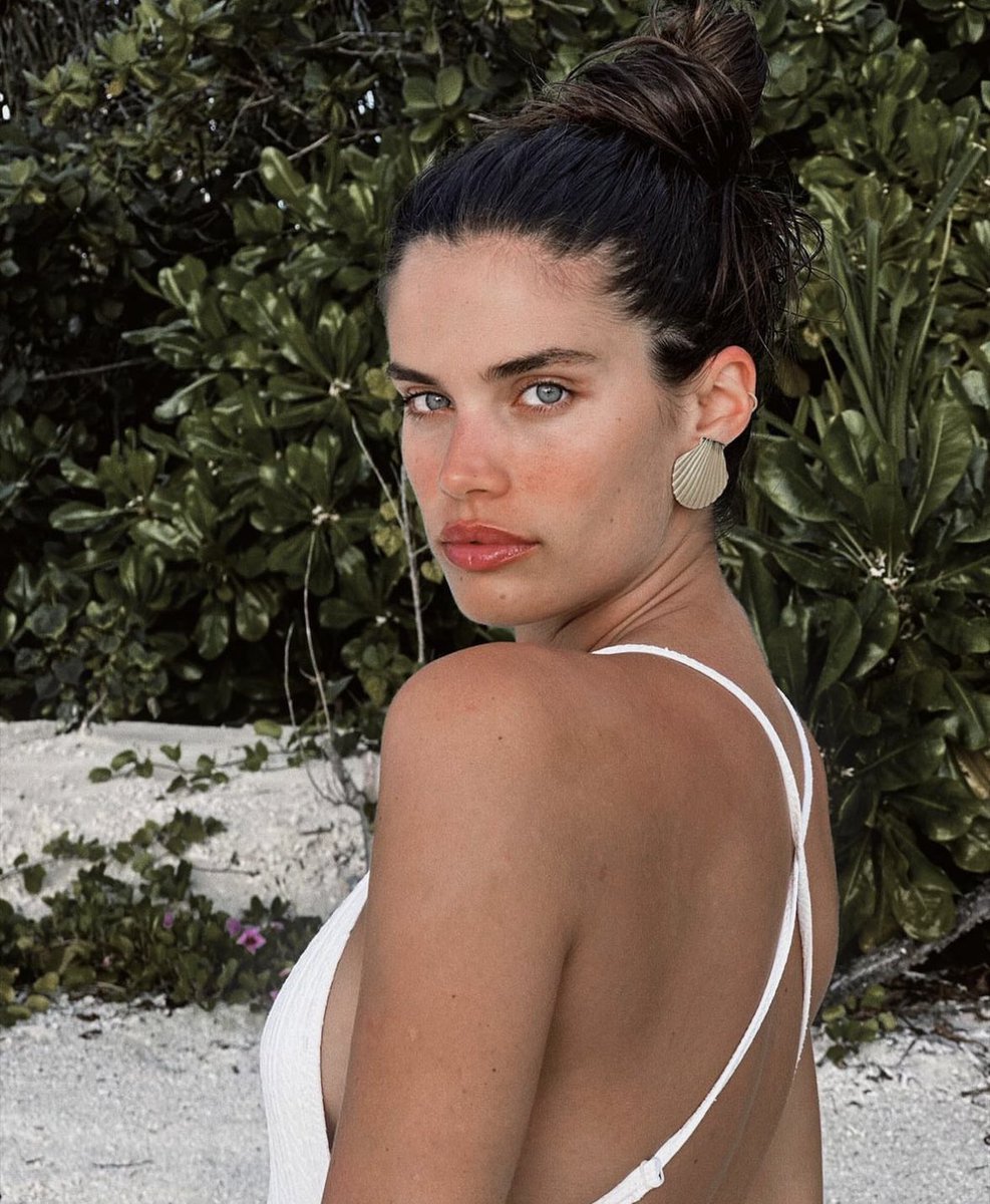 E as novidades de Legacy não param! 

O americano Skyler Gisondo é escalado como Jimmy Olsen

E a portuguesa 🇵🇹 Sara Sampaio será Eve Teschmacher em ‘SUPERMAN LEGACY’.