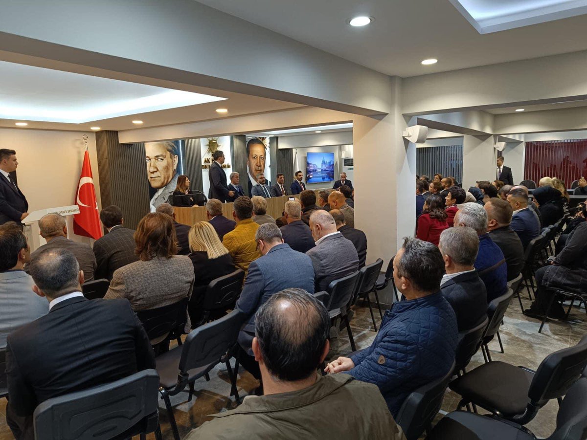 TBMM Milli Savunma Komisyonu Başkanımız Sn. Hulusi Akar'ı İl Başkanlığımızda ağırladık. Ardından teşkilatlarımızın katılımı ile istişare ve değerlendirme toplantımızı gerçekleştirdik.