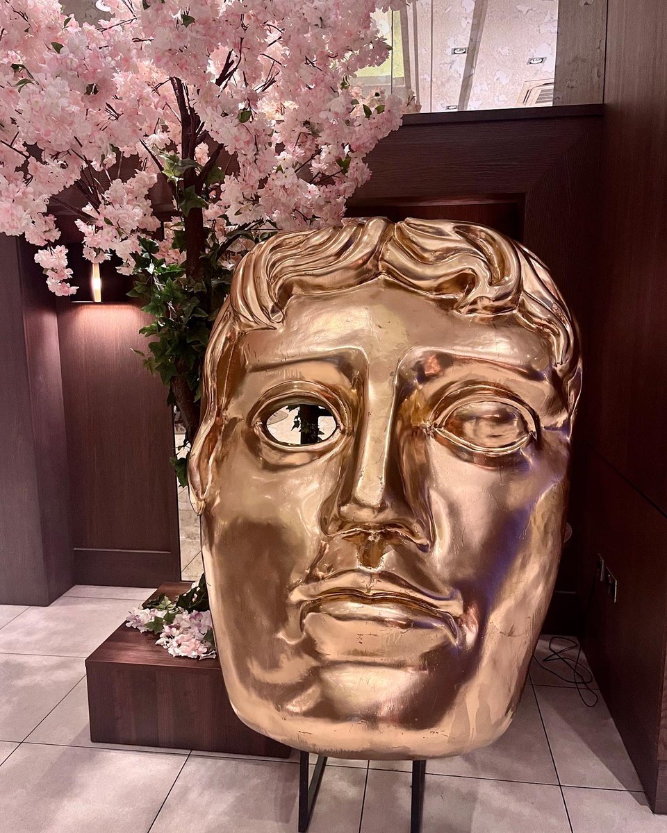 The leg split was the choice at my first <a href="/BAFTAScotland/">BAFTA Scotland</a> over the weekend!✨

A tremendous night filled with talent, congrats to nominees &amp; winners
⭐️

Dress <a href="/AllSaintsLive/">allsaintslive</a> 
Make up <a href="/CTilburyMakeup/">Charlotte Tilbury Beauty</a> 

Jewelry - my wonderful late Grandma 😊💛

<a href="/BAFTA/">BAFTA</a>
#baftascotawards #baftascotland