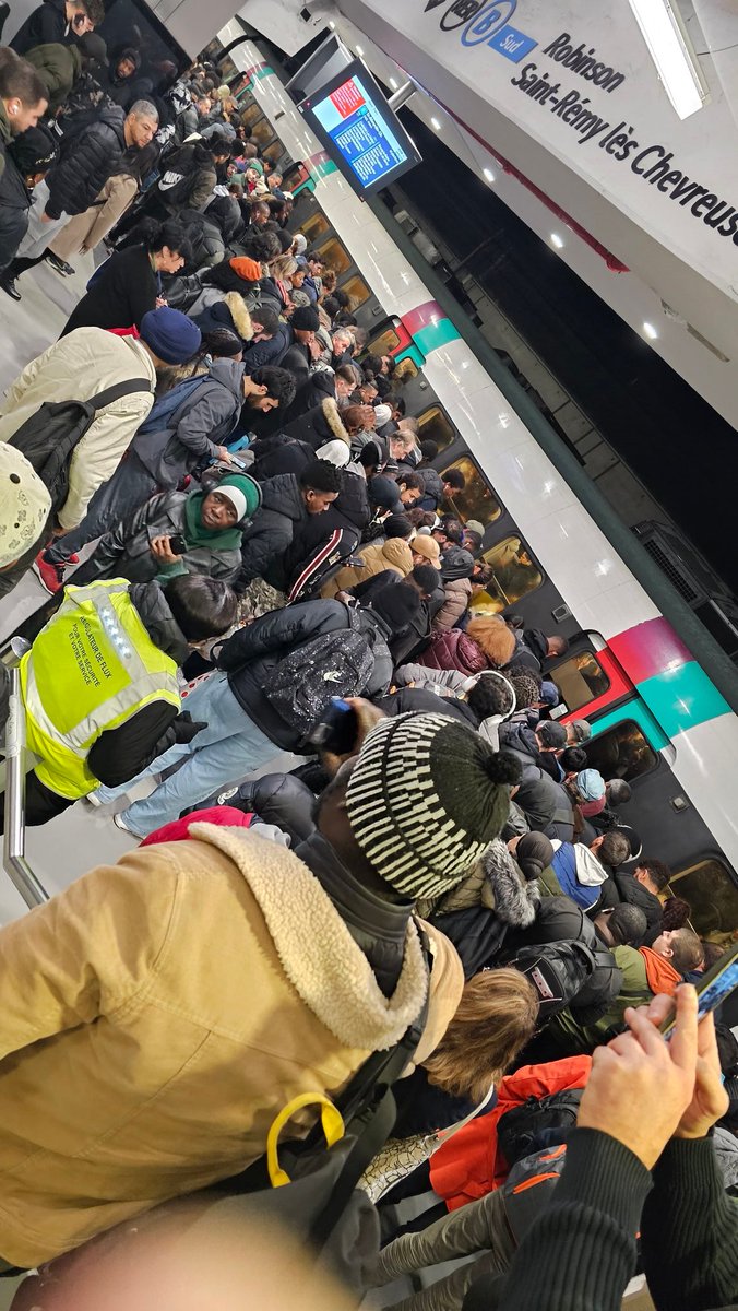 arnaudci's tweet photo. @RERB Si cela n'est pas cela, c'est toujours autre chose @vpecresse @iledefrance @RERB https://t.co/nsW7Xlq9FV