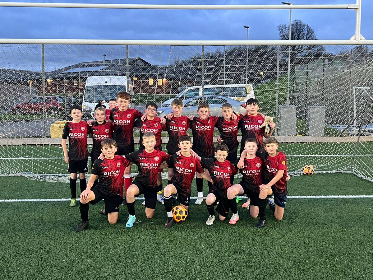 Absolute brilliant result for Idris Davies Yr8 with a 3-2 win over Bedwas in the 3rd round of the Welsh cup, Da iawn boys⚽️🏆@PhysEdRCS