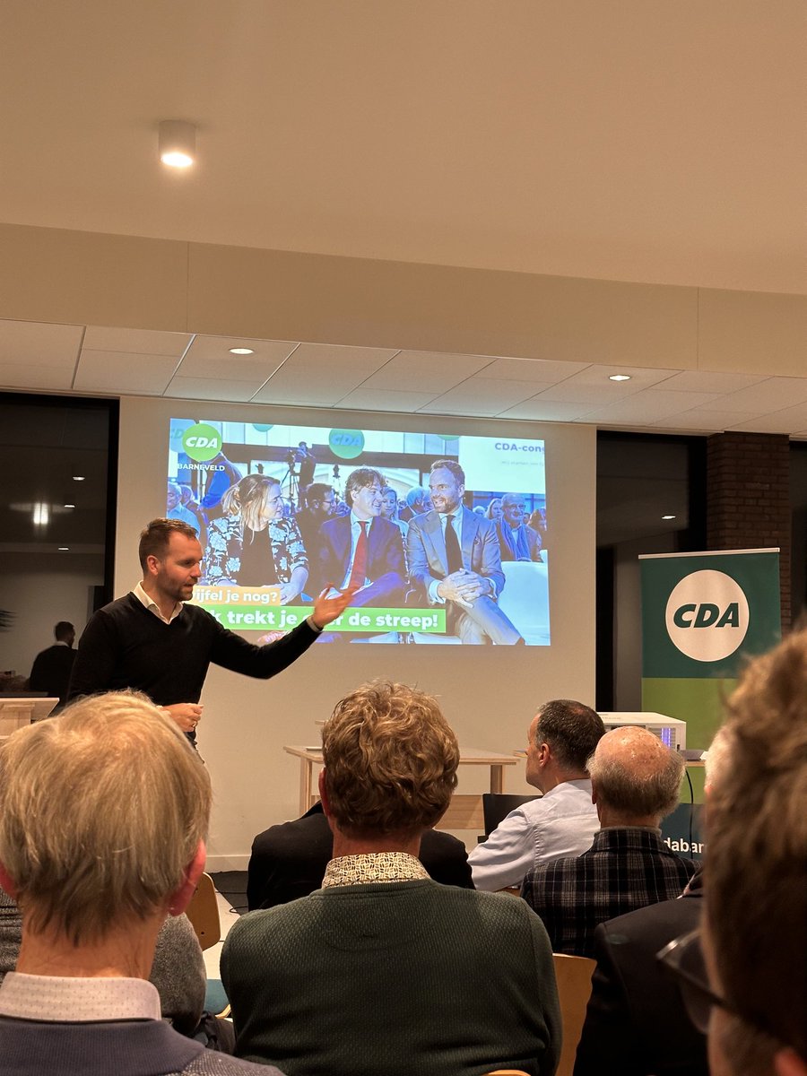 CDA_Barneveld's tweet photo. Dat was een mooie avond met⁩ @DerkBoswijk⁩ van het ⁦@cdavandaag⁩ ! Goede gesprekken en vragen van de aanwezigen. Op naar de stembus morgen ✅💪 https://t.co/MP27rIp2Sp