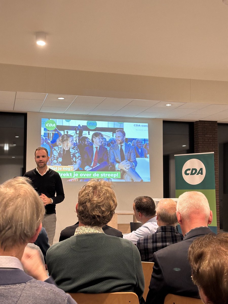 CDA_Barneveld's tweet photo. Dat was een mooie avond met⁩ @DerkBoswijk⁩ van het ⁦@cdavandaag⁩ ! Goede gesprekken en vragen van de aanwezigen. Op naar de stembus morgen ✅💪 https://t.co/MP27rIp2Sp