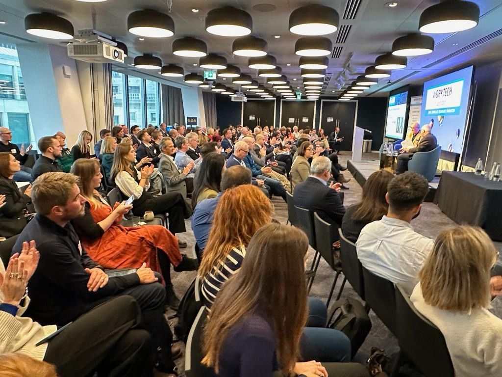 🎨 Art transforms workplaces, fostering connections and reshaping our experience. Check out four art-led workspaces redefining offices! 🖌️ Thanks @framemagazine for immersing us in a world where creativity meets productivity! 📚📸 🏢 🔗 Read more: buff.ly/3ursivc