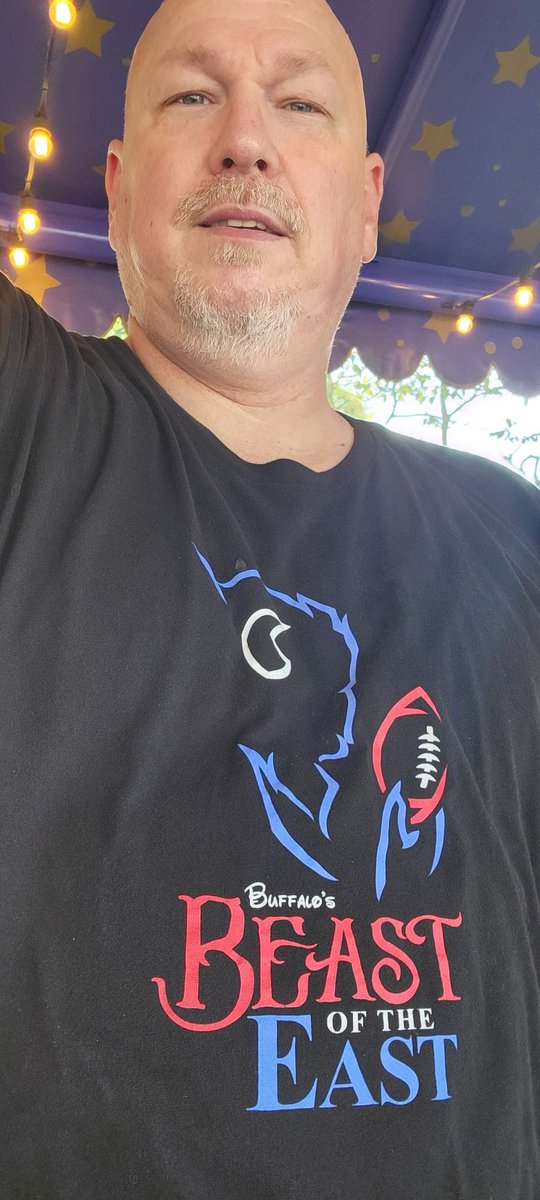 Redtalonaz75's tweet photo. @26shirts
#26tuesday
#disneyland https://t.co/BdyRrf0O91