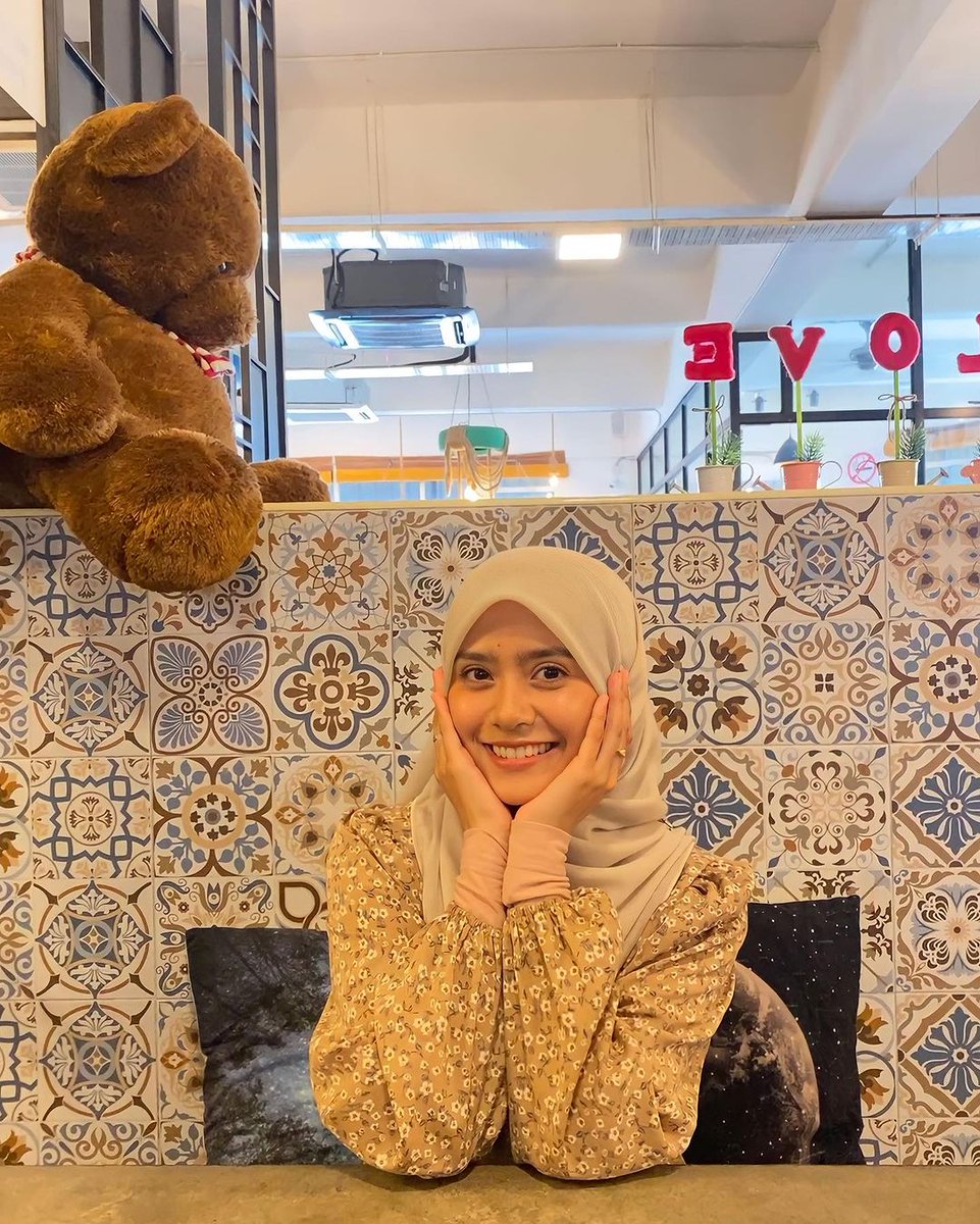 HawlaSnst's tweet image. Empty😊