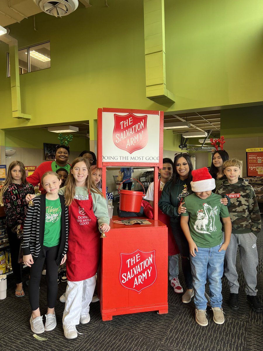 KRamirezCIS's tweet photo. STUCO ringing the bell https://t.co/C4bbcbdLoH