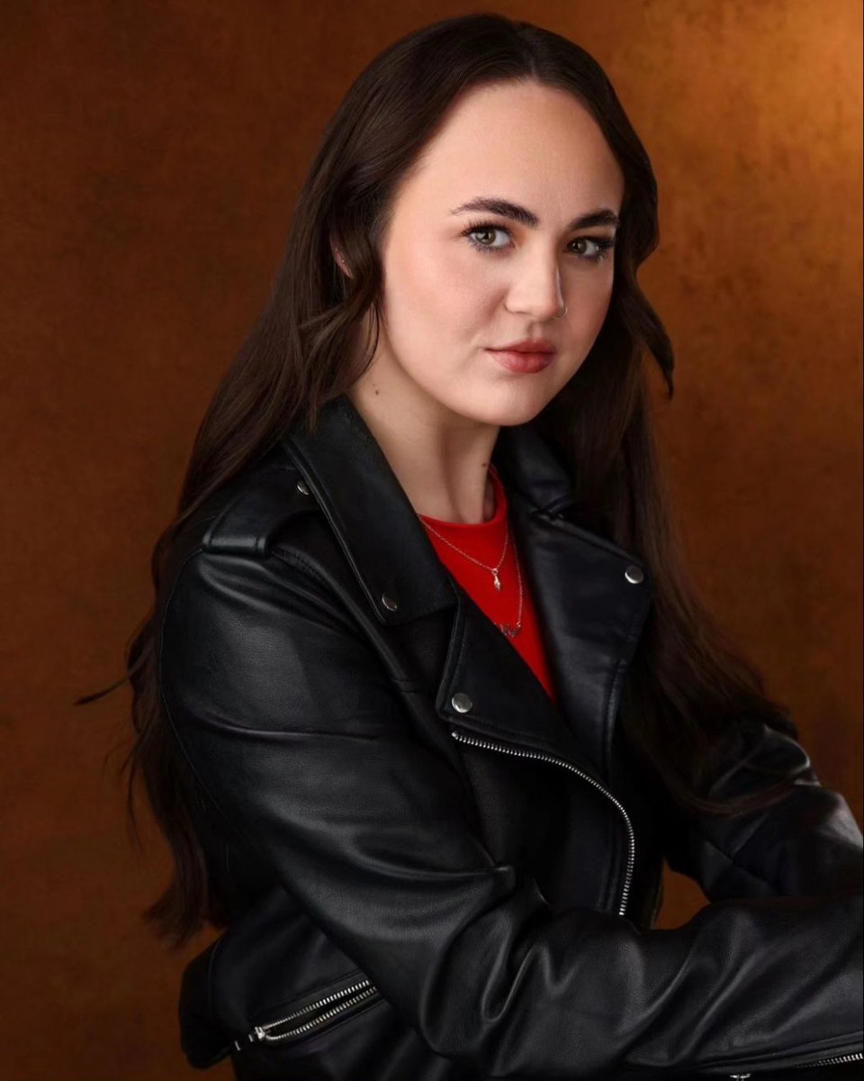 Sneak peak of some of my grad year headshots📸 
Photos by the amazing Portfolio People.🌟
Training from @TheHammond1
#gradyear #dramaschool #performer #musicaltheatre #signmeplease