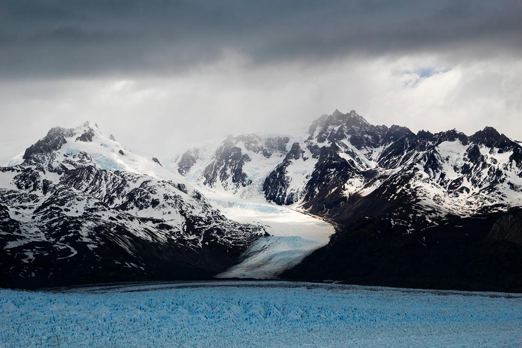 MADOC_ET's tweet photo. La expedición hispano-chilena ha permanecido dos semanas en el Campo de hielo sur de Patagonia #Chile, sufriendo continuas nevadas y vientos superiores a 100 km/h.  
De ello han quedado imágenes impactantes, captadas por @LMLSoriano. 
#GMAM #EMMOE_ET #Cochrane 
#2023PatagoniaSur https://t.co/xZMcMVC8V5