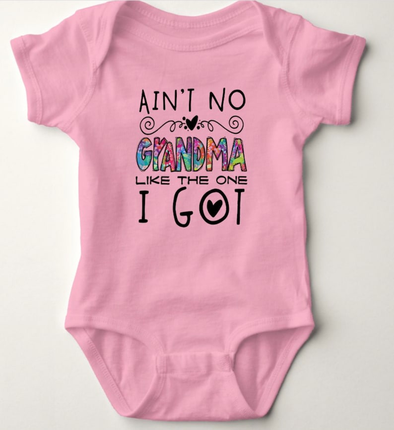 Our 'Ain't No Grandma Like The One I've Got' baby bodysuit is here to spread smiles and warmth. ♥️♥️
The perfect gift to celebrate the special bond. 🥰
Limited stock! 🙀
Grab yours now. 👵👶💖 

#HolidayFinds #GrandmaLove #BabyFashion #SpecialBond #BodySuit