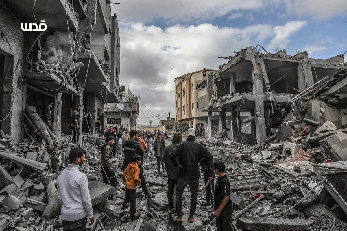 israelrouydad's tweet photo. 🚨 نیمی از غزه شخم زده شد، حدود 13 هزار پلشتینی سقط شدند ولی از برادران عرزشی همچنان خبری نیست. اون یارو رائفی پور @masaf_fa هم هنوز تو راه لبنانه. حالا کی میرسه کسی نمیدونه؟ 😅🤷🏼‍♀️
#برادر_عرزشی_غزه_نری_کسکشی 
#ישראל_נלחמת
#شمشیرهای_آهنین https://t.co/t7TZCmK4KF