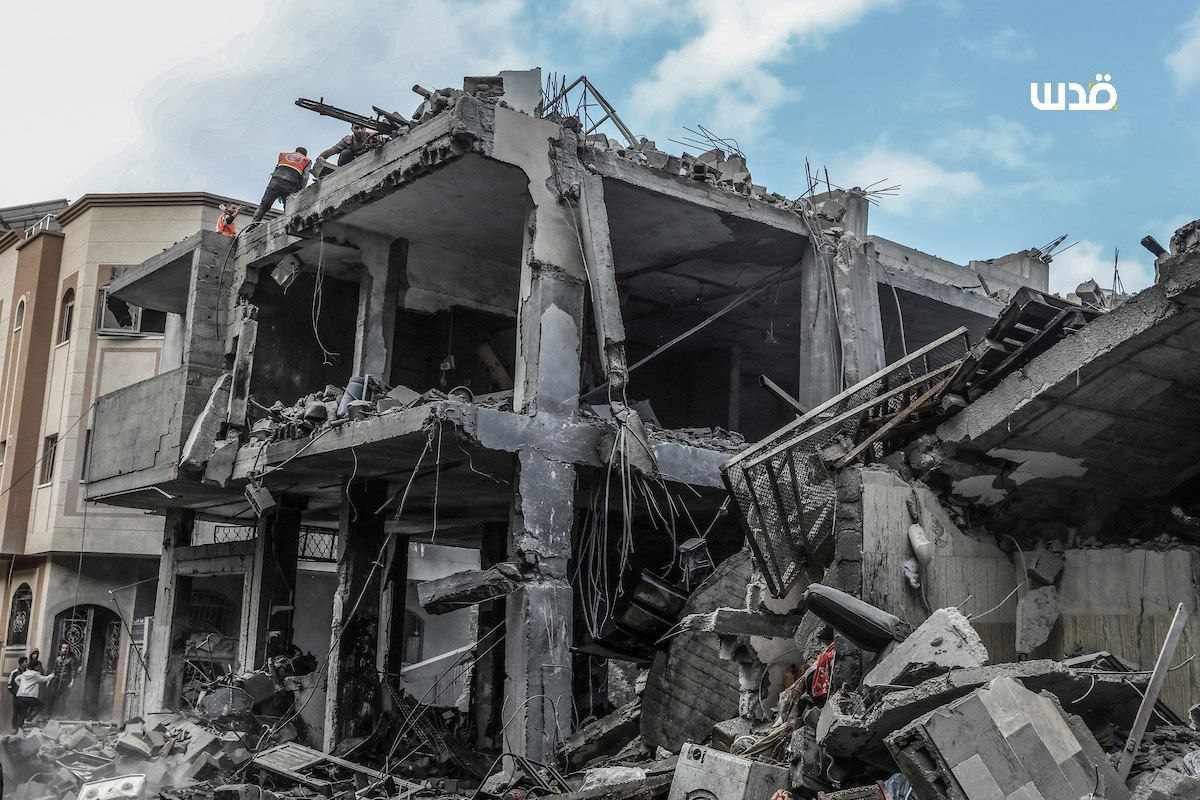 israelrouydad's tweet photo. 🚨 نیمی از غزه شخم زده شد، حدود 13 هزار پلشتینی سقط شدند ولی از برادران عرزشی همچنان خبری نیست. اون یارو رائفی پور @masaf_fa هم هنوز تو راه لبنانه. حالا کی میرسه کسی نمیدونه؟ 😅🤷🏼‍♀️
#برادر_عرزشی_غزه_نری_کسکشی 
#ישראל_נלחמת
#شمشیرهای_آهنین https://t.co/t7TZCmK4KF