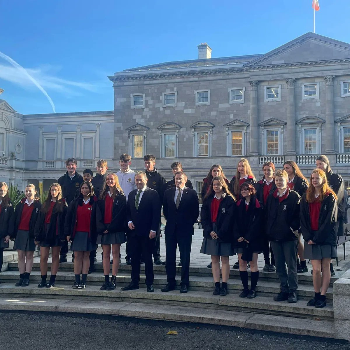 A fantastic morning in the Dáil and Leinster House with some Gaisce participants from Transition Year. They were invited by local TD Cormac Devlin, as a mark of their hard work volunteering in the local area. #tadaganiarracht @ClonkeenSchool @CormacDevlin @tydotie @GaisceAward