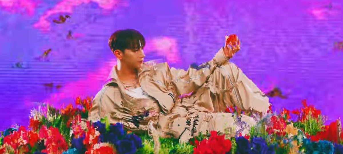 Noluvinheaven's tweet photo. There is no negotiation in Jun_k's musical paths. Jun_k's creativity is one specific genre, and this is what we actually need the most. Jun_k's music capabilities are so unique &amp; iconic that it deserves the world, and it's not argumentative. 
#Command_C_me_Jun_k 
#Genius_Jun_k 👍🏿 https://t.co/KVb0LG7jDB